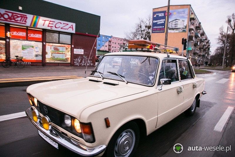 Samochód ślubny Radom Fiat 125p autawesele.pl