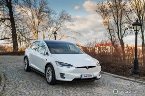Elektryczna Tesla X - zdjęcie pojazdu