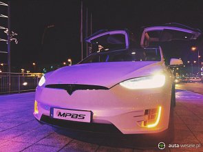 Elektryczna Tesla X - zdjęcie pojazdu