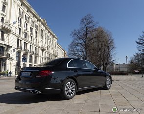 Luksusowy, nowoczesny Mercedes E-class 213 - zdjęcie pojazdu