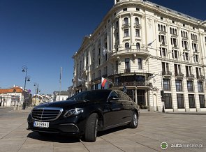 Luksusowy, nowoczesny Mercedes E-class 213 - zdjęcie pojazdu