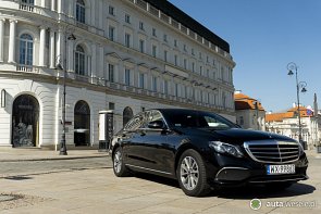 Luksusowy, nowoczesny Mercedes E-class 213 - zdjęcie pojazdu